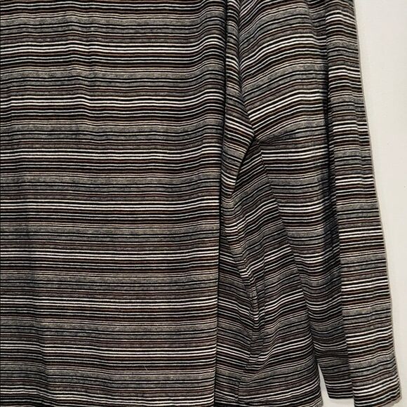 Liz Claiborne Striped Top with Grommet Accents - Picture 4 of 6